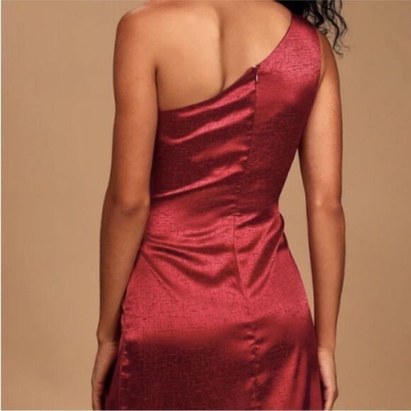 Lulus NWT Lisette Burgundy Satin One-Shoulder Mini Dress Size Small - Picture 4 of 8